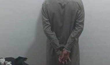 قوات دفاع شبوة اللواء الثاني تضبط 30 جرامًا من مادة الشبو على مدخل مدينة عتق