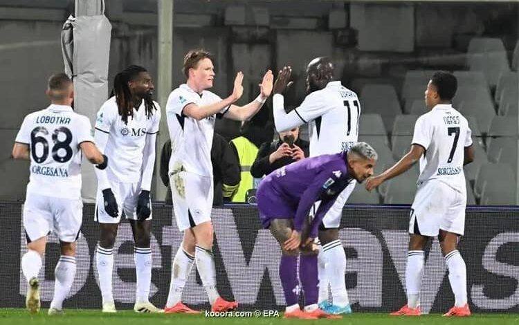 نابولي يضرب فيورنتينا وينفرد بصدارة الدوري الإيطالي