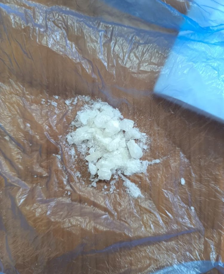 ضبط شخص وبحوزته ما يقارب 5 جرام من مادة الشبو المخدر بمديرية الريدة وقصيعر