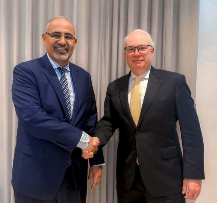 الرئيس الزُبيدي يناقش مع المبعوث الأمريكي مستجدات الأوضاع في بلادنا