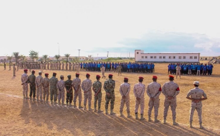 قائد لواء الريان بالمنطقة العسكرية الثانية يلتقي بمنتسبي اللواء والشرطة العسكرية وأفراد دورة الاستجداد