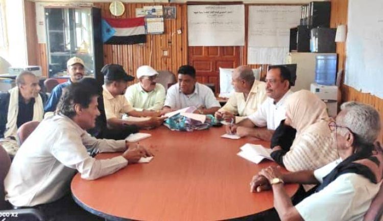 انتقالي البريقة يناقش تعزيز التعاون المشترك مع اللجان المجتمعية بالمديرية