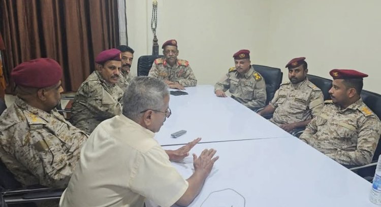 قائد المنطقة العسكرية الثانية يزور القاعدة الإدارية العسكرية والعمليات المشتركة بعدن