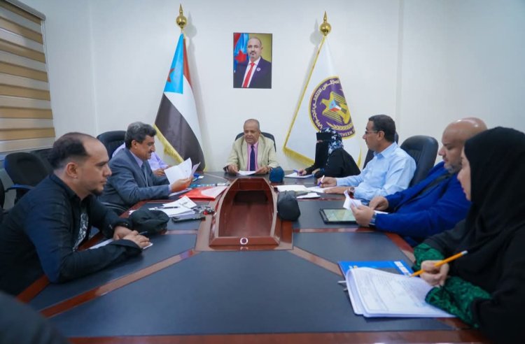 مركز البحوث ودعم القرار يناقش الخطط المستقبلية للمركز وآليات تنفيذها