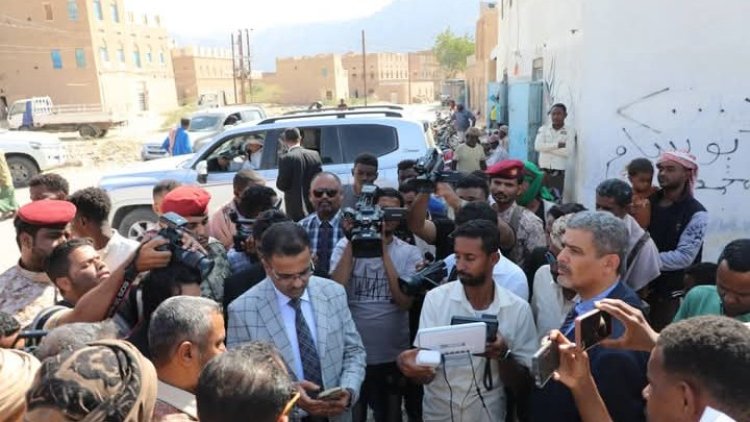 الأمين العام لمحلي حضرموت يدشن خدمة يمن فور جي للهاتف اللاسلكي والإنترنت في مديرية حجر.