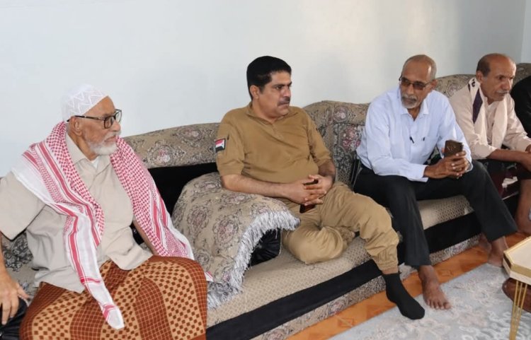 رئيس تنفيذية انتقالي حضرموت يشيد بالأدوار النضالية للمناضلين القدامى ضد الاحتلال اليمني بالمكلا