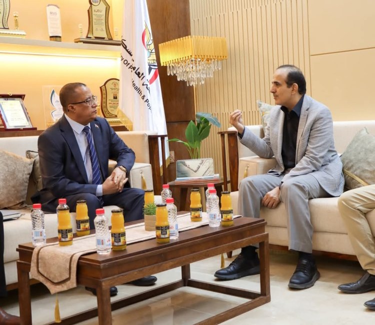 الدكتور الخُبجي يزور مقر وزارة الصحة ويشيد بجهود استعادة مؤسسات الدولة في العاصمة عدن
