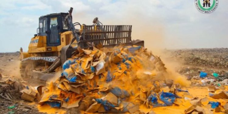 قوات الحزام الأمني بالعاصمة عدن تُتلف شحنة استهلاكية منتهية الصلاحية