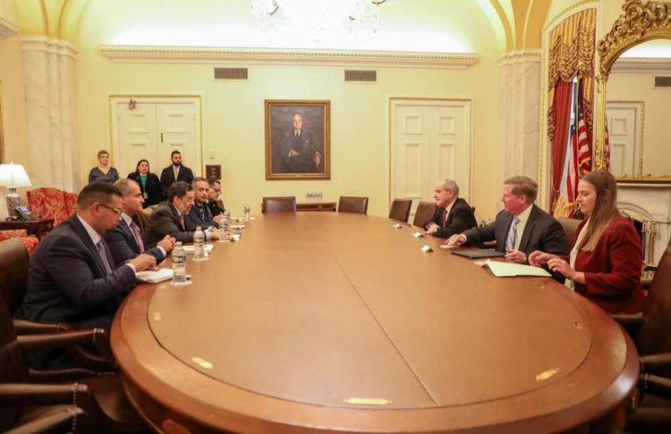 رئيس الوزراء يلتقي رئيس لجنة العلاقات الخارجية بمجلس الشيوخ الأمريكي