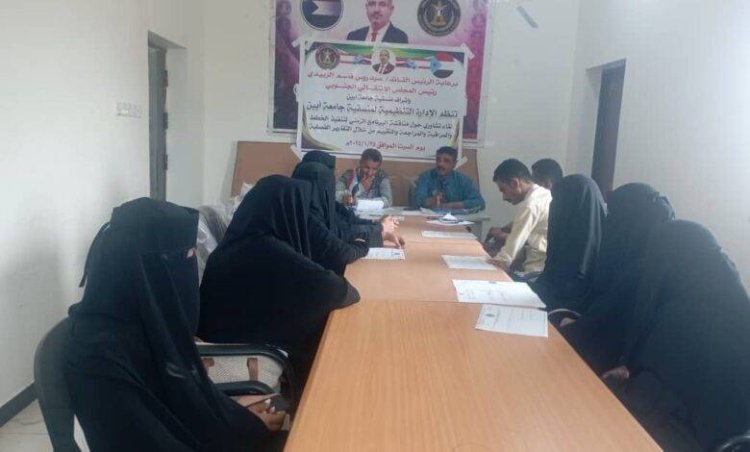 لقاء يؤكد على تعزيز العمل المشترك وتطوير الأداء الإداري في منسقية جامعة أبين