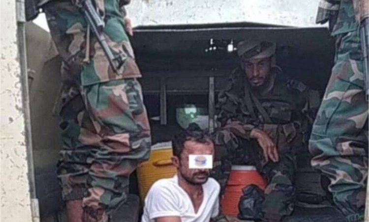 الحملة الأمنية تلقي القبض على مطلوب أمني في قضية قتل بمنطقة الرجاع