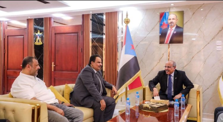 الكثيري يطلع على جهود شركة النفط بالعاصمة عدن للحفاظ على استقرار السوق المحلية