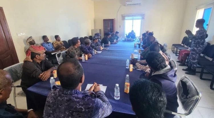 العميد الجابري يعقد اجتماعاً لمدراء إدارات وأقسام الإمداد بالإدارة العامة للأمن بحضرموت الساحل