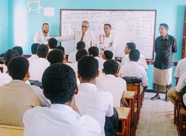 مدير تربية المكلا في زيارة تفقدية لسير العملية التعليمية في ثانوية العلامة الحداد