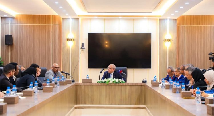 الكثيري يترأس اجتماعاً مشتركاً لممثلي المنظمات الدولية والوزارات والمصالح الحكومية وقيادات المجلس الانتقالي