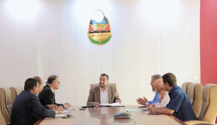 وزير التربية يطلع على أوضاع مركز البحوث التطوير التربوي