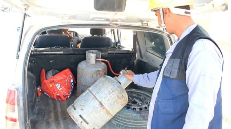 شرطة السير بالشحر تدشن حملة تفتيشية لضبط المركبات المحولة للغاز بطرق عشوائية