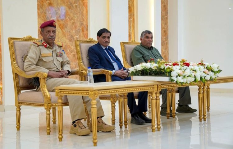 البحسني يؤكد على أهمية وضع الخطط العسكرية والأمنية للتعامل مع أي تطورات تستهدف الأمن والاستقرار