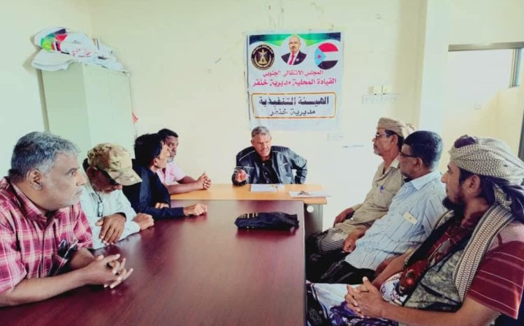 تنفيذية انتقالي خنفر تناقش عددًا من القضايا المتعلقة بعملها التنظيمي