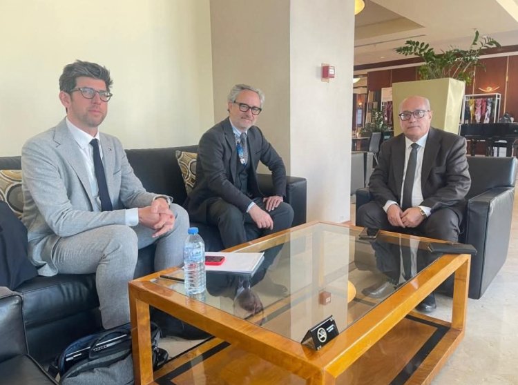 وزير الإدارة المحلية يبحث مع سفير الاتحاد الأوروبي خارطة البرامج التنموية للعام 2025م