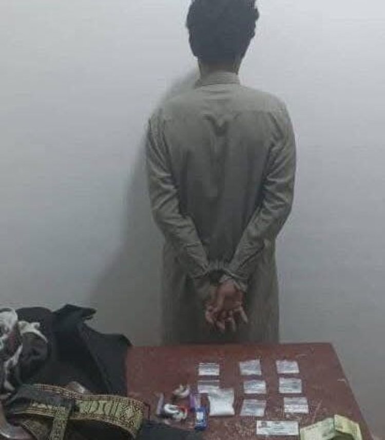 قوات دفاع شبوة اللواء الثاني تضبط 30 جرامًا من مادة الشبو على مدخل مدينة عتق