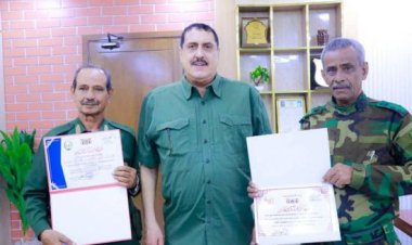 مدير أمن عدن يكرم ضابطي شرطة