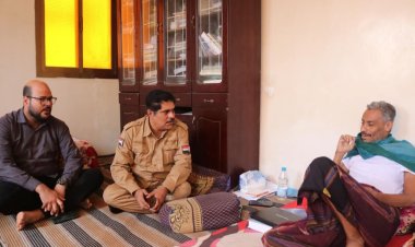 العميد المحمدي يطمئن على صحة الأديب الدكتور أحمد هادي باحارثة