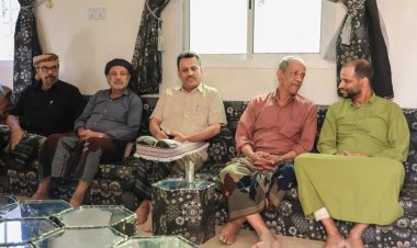 قائد المنطقة العسكرية الثانية يقدم واجب العزاء لأسرة وذوي الفقيد العميد الركن "بن الشيخ أبوبكر" بمديرية ساه