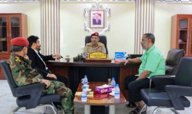 اللواء الركن “بارجاش” يبحث تطوير الاتصالات وبنيتها التحتية بالمنطقة العسكرية الثانية مع المدير العام لفرع المؤسسة العامة للاتصالات بساحل حضرموت