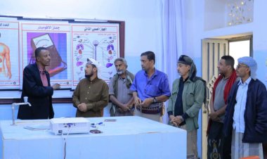 انتقالي وادي وصحراء حضرموت يدشن توزيع الوسائل التعليمية على المدارس