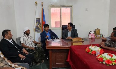 رئيس تنفيذية انتقالي سقطرى يناقش مع رئيس دائرة الإعلام والثقافة عمل الإدارة وأقسامها بالمحافظة