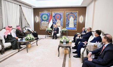 رئيس مجلس القيادة الرئاسي يشيد بالتدخلات الكويتية الإنمائية والإنسانية