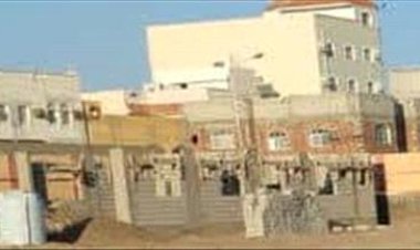 مدير عام محو الأمية وتعليم الكبار في محافظة عدن يطلع على سير العمل في بناء فصلين دراسيين في مديرية البريقة