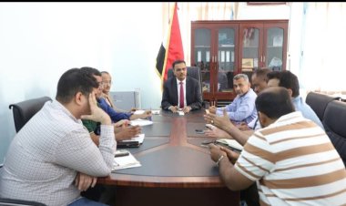 اجتماع برئاسة أمين عام محلي حضرموت يؤكد صعوبة المرحلة ويُشدد على اتخاذ خطة طوارئ لإدارة الأزمة للقطاعات الخدمية