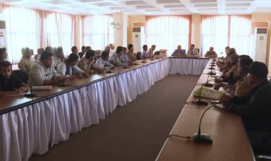 الأمين العام للمجلس المحلي بحضرموت يُشرف على فتح مظاريف عدد من المشاريع في مجال الصحة والطرقات