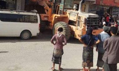 لجنة الخدمات في شبوة تواصل إزالة البسطات العشوائية