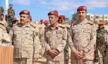 رئيس هيئة العمليات وقائد المنطقة العسكرية الثانية يتفقدان دورات الاستجداد الخاصة بالمنطقة العسكرية الثانية في معسكر لواء الريان بالمكلا