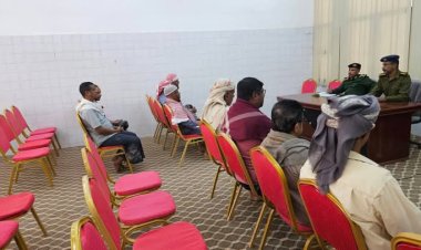 مدير أمن مديرية ساه يلتقي عقال الحارات لمناقشة الأوضاع الأمنية في المديرية.