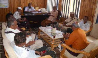 رئيس تنفيذية انتقالي الديس الشرقية يناقش مع مدير عام المديرية آلية تنسيق الجهود لخدمة المواطنين