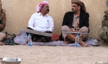 بتكليف محافظ شبوة.. الشيخ لحمر والحجري ينجحون في وقف الاشتباكات بين المرازيق