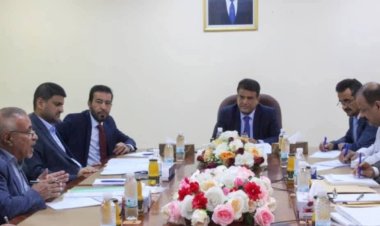 اجتماع في عدن يناقش الوضع التمويني من المشتقات النفطية بشبوة