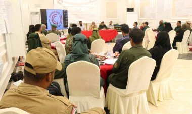 العميد جبر يختتم الدورة التدريبية حول القانون الدولي وحقوق الانسان إثناء النزعات المسلحة لضباط ومنتسبي أمن عدن