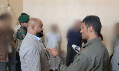 وكيل نيابة الأمن والبحث يتفقد أوضاع الموقوفين في حزام عدن ويوجه بالإفراج عن عدد منهم