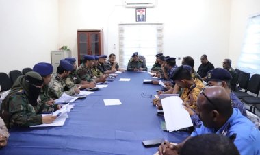 مدير الأمن والشرطة بساحل حضرموت يرأس اجتماعًا موسعًا لمناقشة الخطة الأمنية الرمضانية