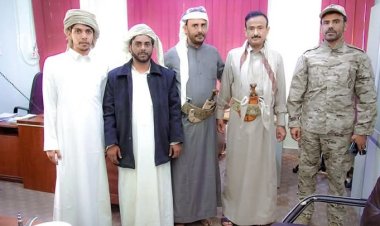 المحافظ بن الوزير يستقبل الشيخ باعوم بعد نجاح مشاركته في مهرجان حات بالمهرة.