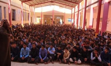 شرطة الآداب بشبوة تنظم ندوة توعوية عن “مخاطر الهواتف المحمولة” لطلاب ثانوية “حنيشان”