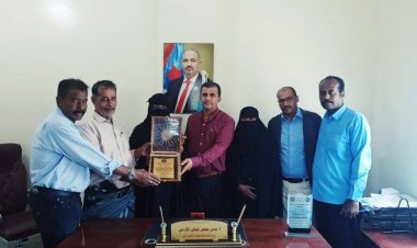 انتقالي أبين يكرّم مديرة مستشفى زنجبار الدكتورة سيلة عوض خميس