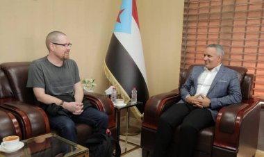 اليافعي يستقبل البروفسور برنت ادوارد من جامعة نورث وسيترن الأمريكية