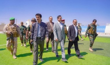 المحافظ بن الوزير يتفقد سير العمل في مشروع تأهيل ملعب الفقيد ناصر الخليفي