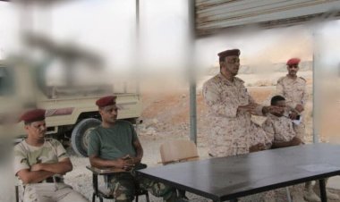 قائد مكتب التوجيه المعنوي بالقيادة والسيطرة في زيارة ميدانية إلى لواء الضبه